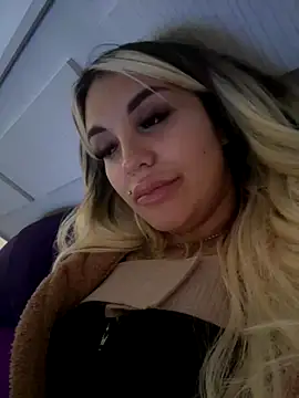 Snapshot of Princess-Jasmine07 chatting on 10.21.25 Princess-Jasmine07 online show from 10.21.25