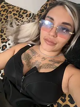 Snapshot of Princess-Jasmine07 chatting on 11.01.25 Princess-Jasmine07 online show from 11.01.25