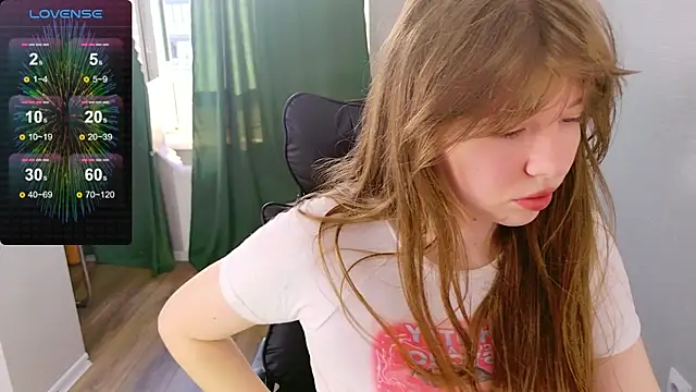 Snapshot of Moon__Bunny chatting on 06.19.26 Moon Bunny online show from 06.19.26