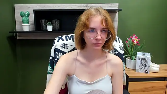Snapshot of juicyPenny chatting on 09.30.25 juicyPenny online show from 09.30.25