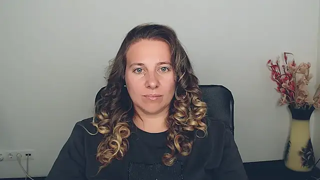 Snapshot of Darklure_ chatting on 09.12.25 Darklure online show from 09.12.25