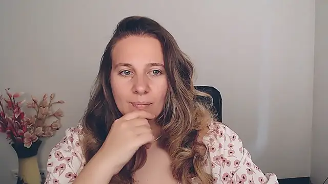 Snapshot of Darklure_ chatting on 09.15.25 Darklure online show from 09.15.25