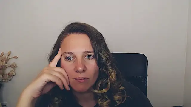 Snapshot of Darklure_ chatting on 09.17.25 Darklure online show from 09.17.25