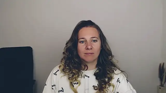 Snapshot of Darklure_ chatting on 09.25.25 Darklure online show from 09.25.25