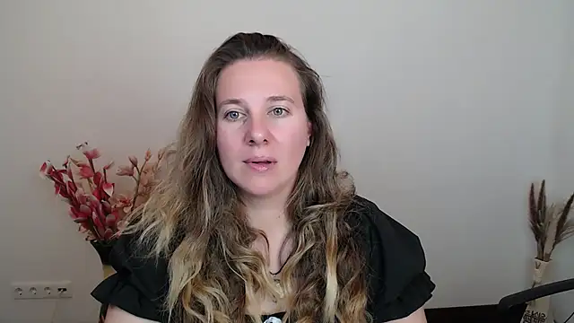 Snapshot of Darklure_ chatting on 10.08.25 Darklure online show from 10.08.25