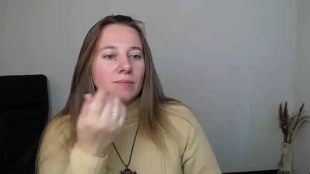 Snapshot of Darklure_ chatting on 10.21.25 Darklure online show from 10.21.25