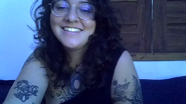 Snapshot of Blue_Liz chatting on 11.25.25 Blue Liz online show from 11.25.25