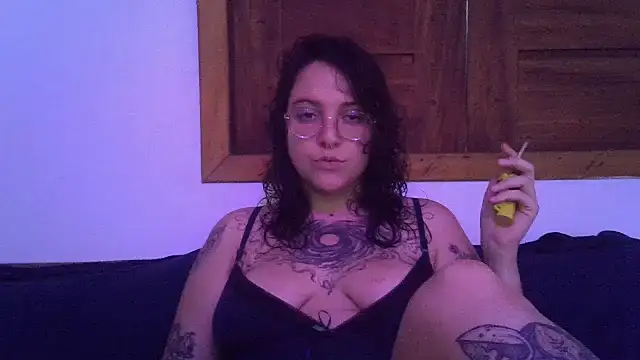 Snapshot of Blue_Liz chatting on 11.27.25 Blue Liz online show from 11.27.25