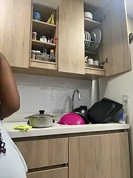 Snapshot of _Zahara_ chatting on 11.08.25 Zahara online show from 11.08.25