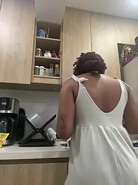 Snapshot of _Zahara_ chatting on 11.10.25 Zahara online show from 11.10.25