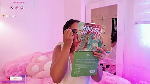 Snapshot of _Zahara_ chatting on 11.22.25 Zahara online show from 11.22.25