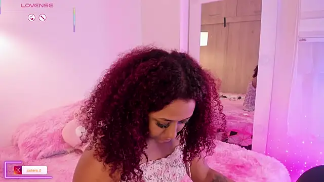 Snapshot of _Zahara_ chatting on 11.25.25 Zahara online show from 11.25.25