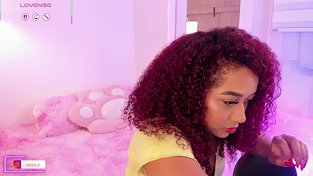 Snapshot of _Zahara_ chatting on 11.30.25 Zahara online show from 11.30.25