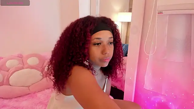 Snapshot of _Zahara_ chatting on 12.15.25 Zahara online show from 12.15.25