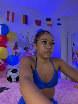 Snapshot of _Zahara_ chatting on 06.18.26 Zahara online show from 06.18.26