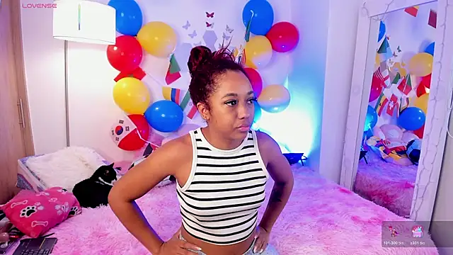 Snapshot of _Zahara_ chatting on 06.20.26 Zahara online show from 06.20.26