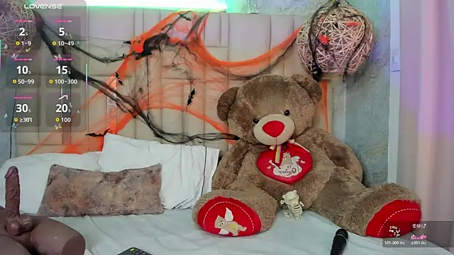 NikkyyRed online show from 10.31.25