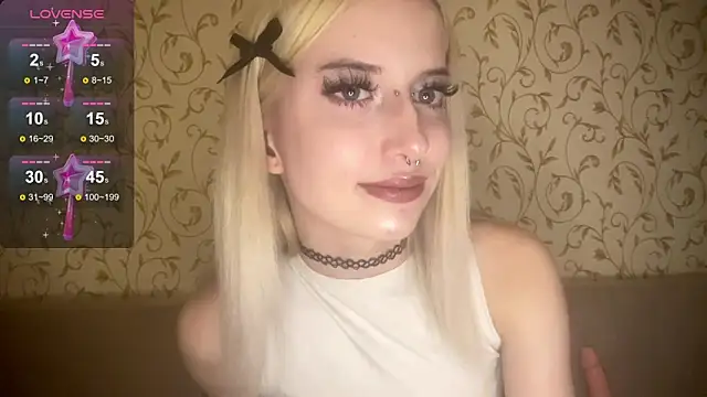 kittywithu online show from 10.21.25