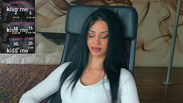 NaomiScarlet online show from 10.24.25