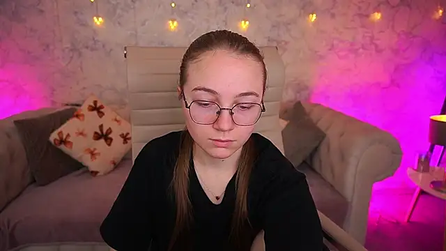 Snapshot of ArrinaWairr chatting on 04.29.26 ArrinaWairr online show from 04.29.26