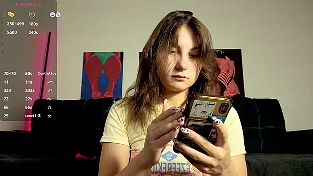 Snapshot of TrixiBell chatting on 10.18.25 TrixiBell online show from 10.18.25