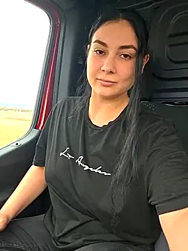 Snapshot of SaraViss20 chatting on 11.04.25 SaraViss20 online show from 11.04.25