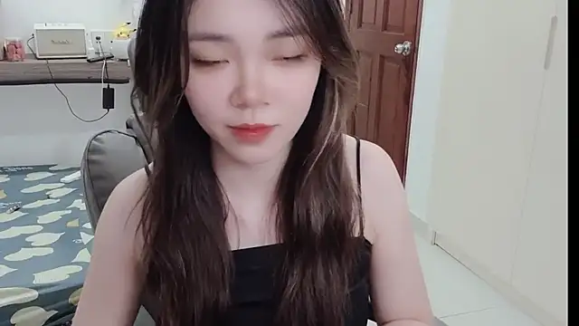 Snapshot of __Nho__ chatting on 12.16.25 Nho online show from 12.16.25