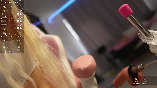 Snapshot of Di_flame chatting on 10.04.25 Di flame online show from 10.04.25