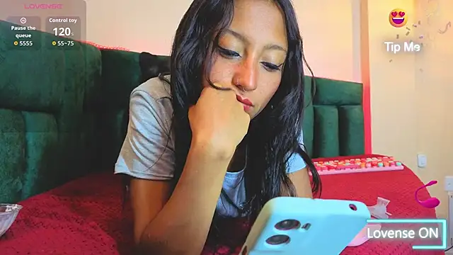 Snapshot of Sheilly_brown chatting on 06.15.26 Sheilly brown online show from 06.15.26