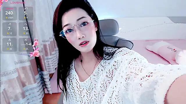 yaoyao-baby520 online show from 12.15.25