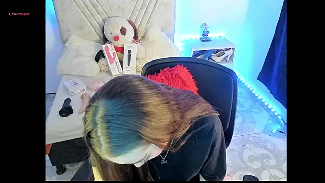 Mia Victoria22 online show from 05.18.26
