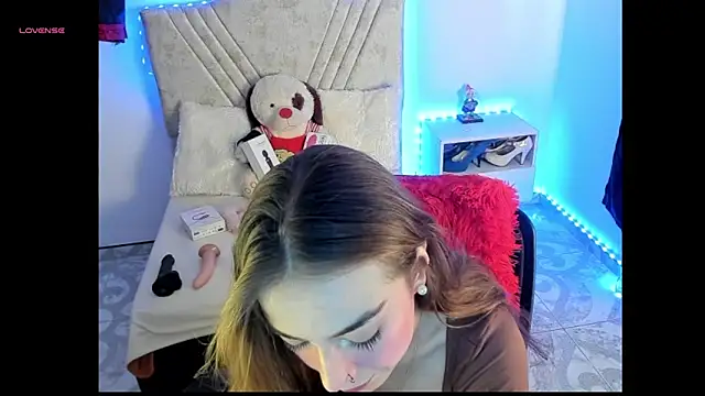 Mia Victoria22 online show from 05.22.26