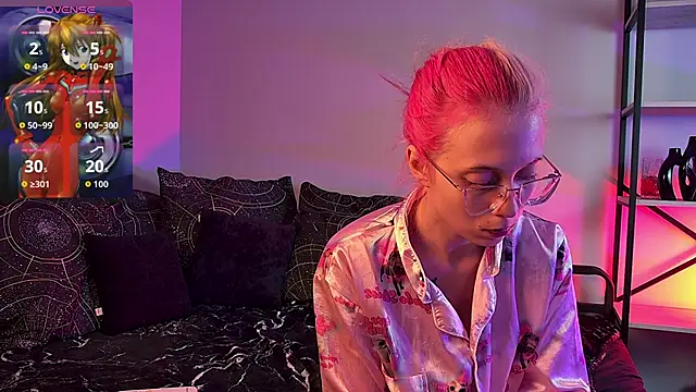 SakuraBliss online show from 10.05.25