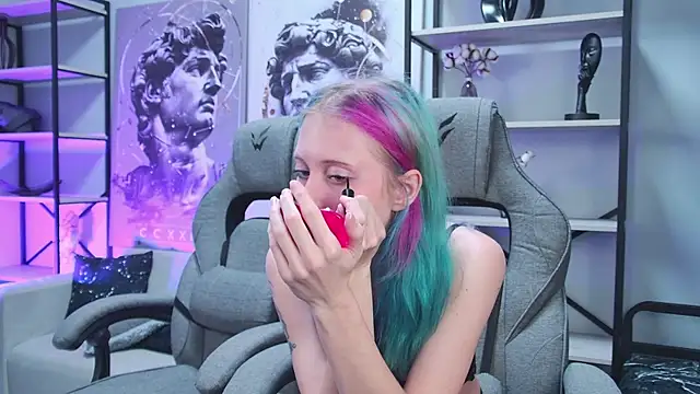 SakuraBliss online show from 12.05.25