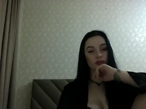 Snapshot of Lulii24 chatting on 11.17.25 Lulii24 online show from 11.17.25