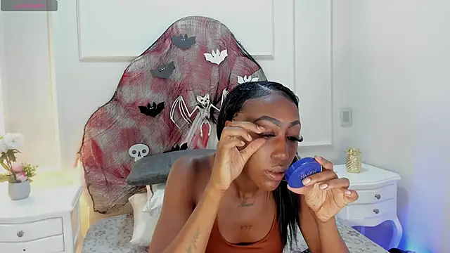 Anamonrroe online show from 10.23.25