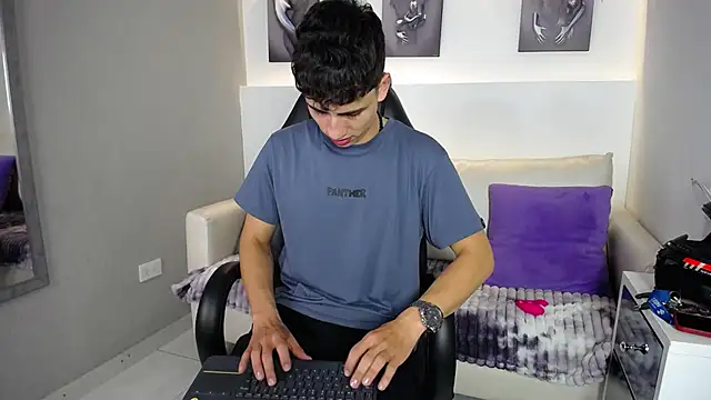 AdrianRinaldi online show from 10.15.25