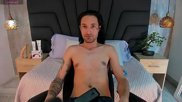 Hisoka 011 online show from 10.17.25