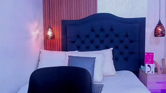 Hisoka 011 online show from 04.04.26