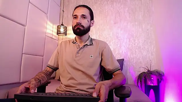 Hisoka 011 online show from 04.18.26