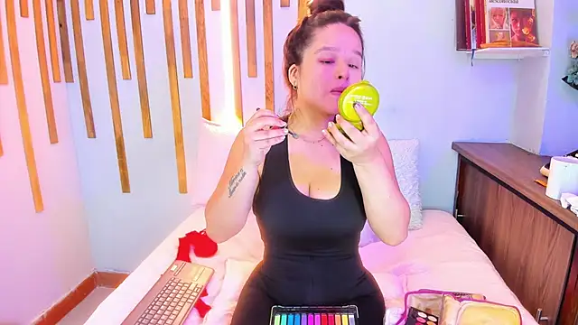 Snapshot of Jennifer_Vega1 chatting on 09.15.25 Jennifer Vega1 online show from 09.15.25