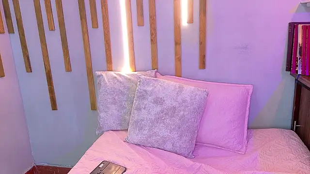 Snapshot of Jennifer_Vega1 chatting on 09.22.25 Jennifer Vega1 online show from 09.22.25