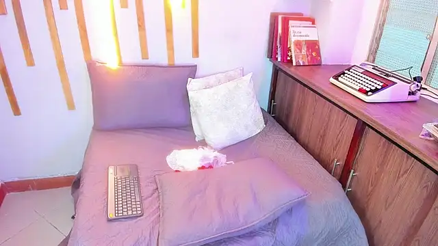 Snapshot of Jennifer_Vega1 chatting on 09.24.25 Jennifer Vega1 online show from 09.24.25