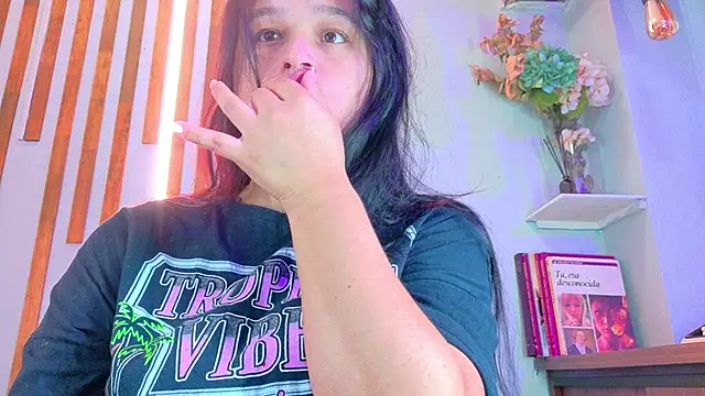 Snapshot of Jennifer_Vega1 chatting on 10.13.25 Jennifer Vega1 online show from 10.13.25