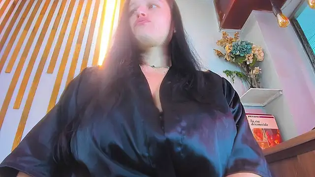 Snapshot of Jennifer_Vega1 chatting on 10.24.25 Jennifer Vega1 online show from 10.24.25