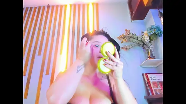 Snapshot of Jennifer_Vega1 chatting on 11.13.25 Jennifer Vega1 online show from 11.13.25