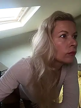 Julia Giulia online show from 10.25.25