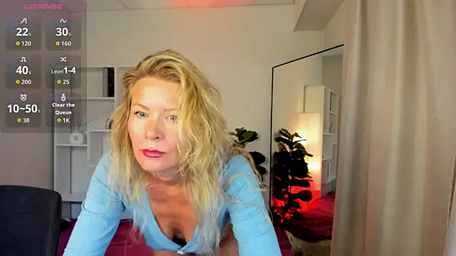 Snapshot of Julia_Giulia chatting on 06.26.26 Julia Giulia online show from 06.26.26