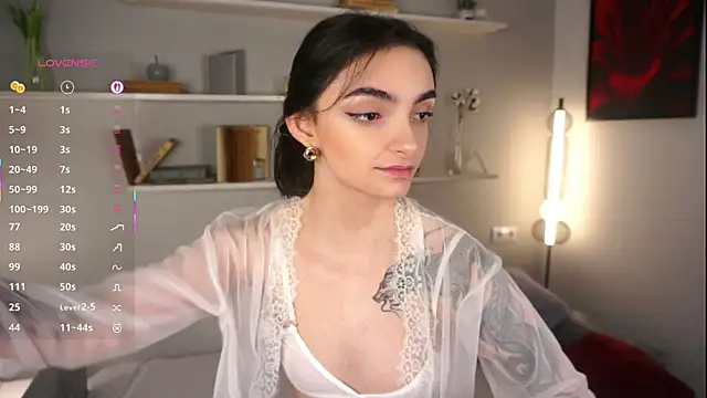 Snapshot of Morena_Dolce chatting on 10.05.25 Morena Dolce online show from 10.05.25