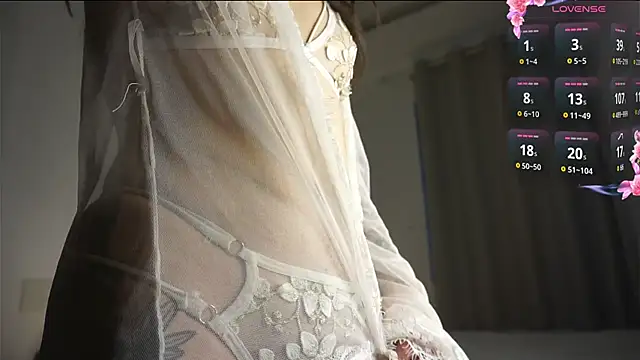 Snapshot of Morena_Dolce chatting on 10.26.25 Morena Dolce online show from 10.26.25